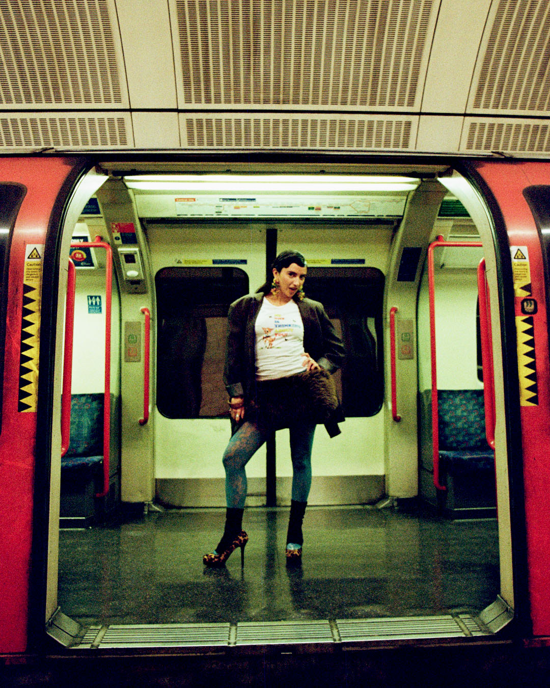 A Messy Series
Ep3 - The London Rush
— 5